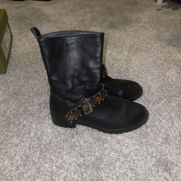 Women’s Louis Vuitton Boots - Picture 2 of 9
